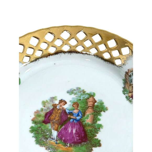 2 Vtg Plates Romantic Courting Couple APULUM Porcelain White Gold Trim Romania - Picture 10 of 16